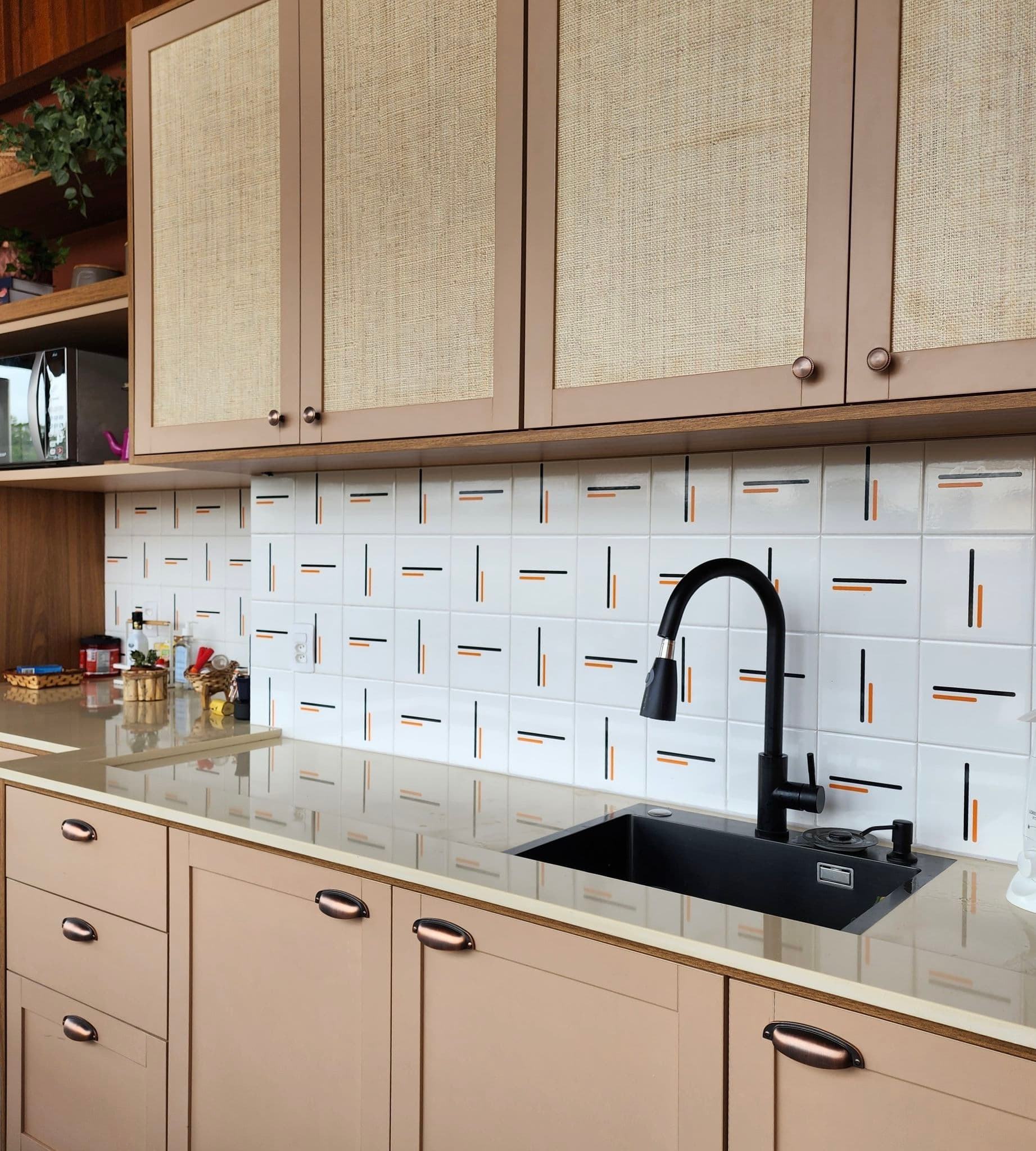 Não é só um azulejo. É decoração, é a cereja do bolo, o toque final! ANTES x DURANTE x DEPOIS vale a pena relembrar essa cozinha que não consigo superar de tanto que amo!